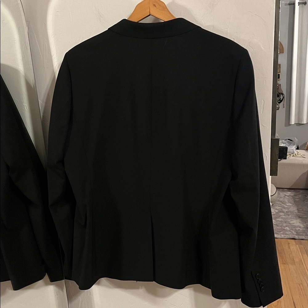 Brooks Brothers  Elegant Black Blazer - Picture 3 of 3